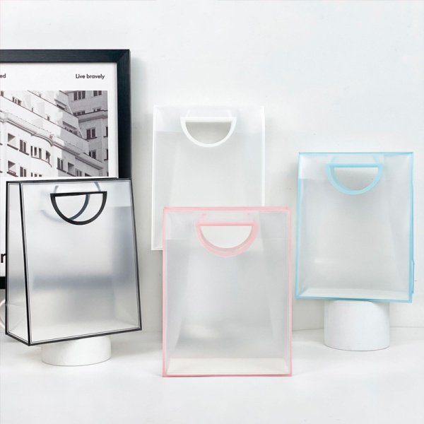 Paket podarochnyy Yokee Clear 24*18,5sm